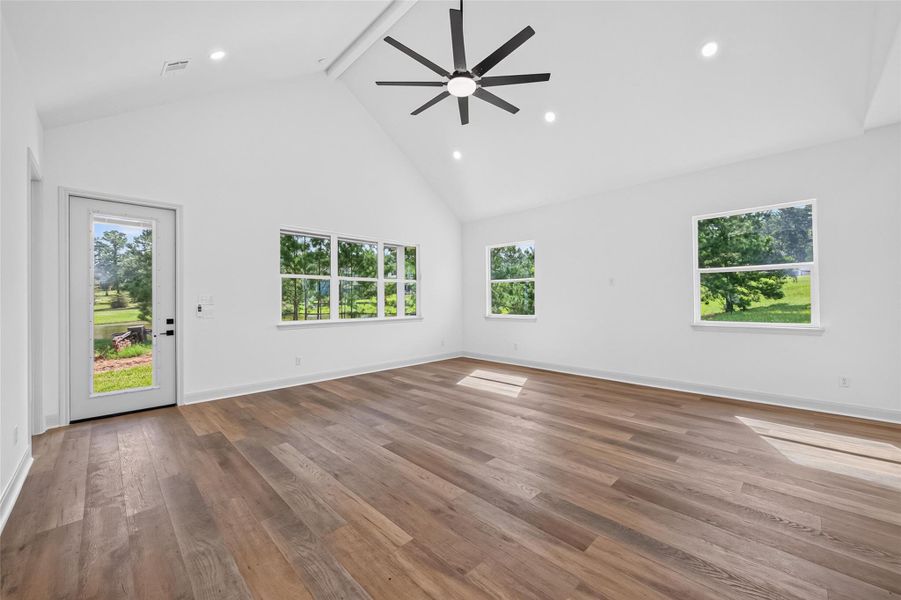 Spacious, unfurnished interior of a new home in , Huntsville (Image 40).