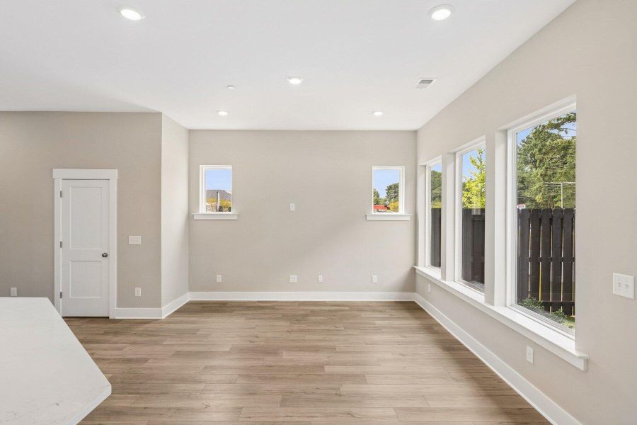 Spacious, unfurnished interior of a new home in , Charleston (Image 24).