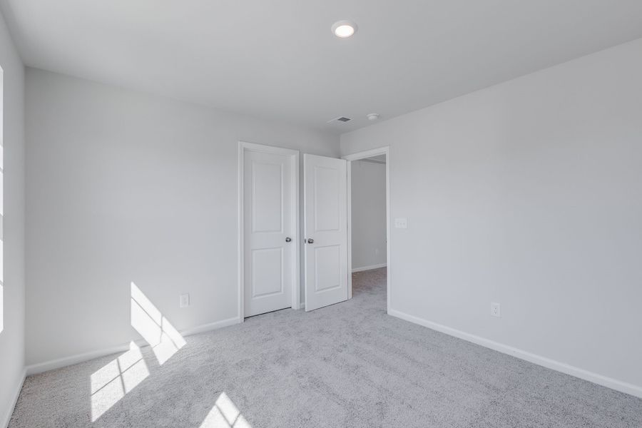 Spacious, unfurnished interior of a new home in Bluefield, Lexington (Image 28).