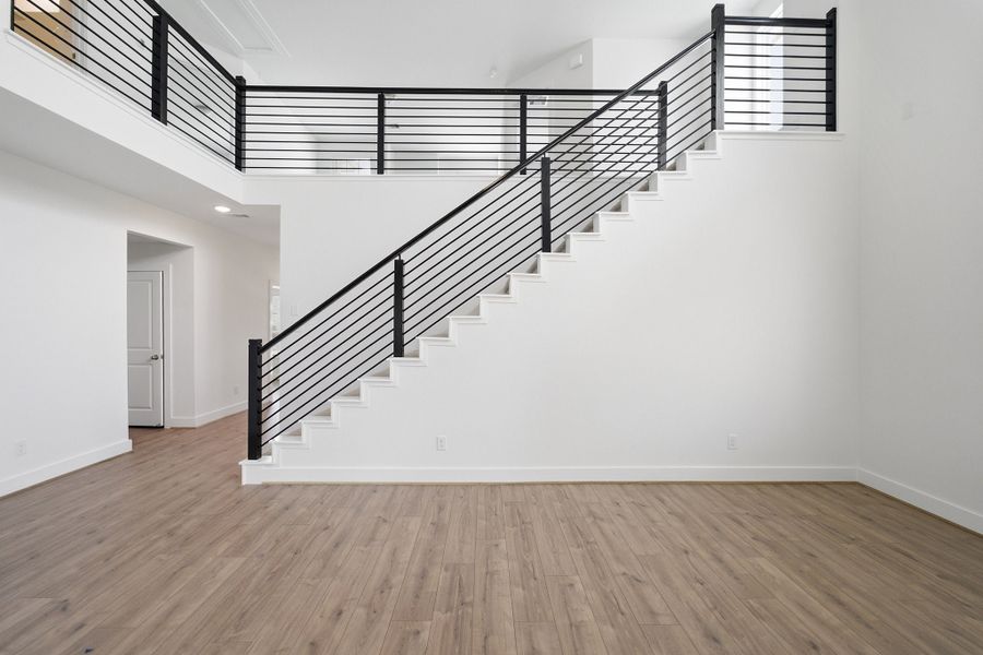 Spacious, unfurnished interior of a new home in Bay Creek, Baytown (Image 23).