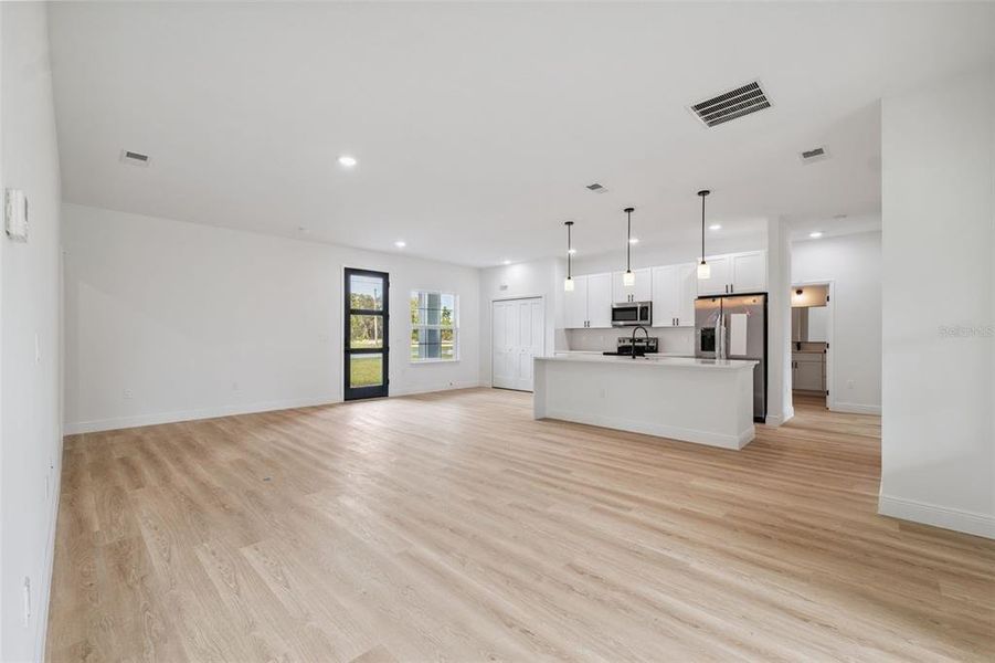 Spacious, unfurnished interior of a new home in , Ocala (Image 38).