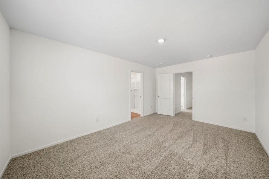 Spacious, unfurnished interior of a new home in , China (Image 34).