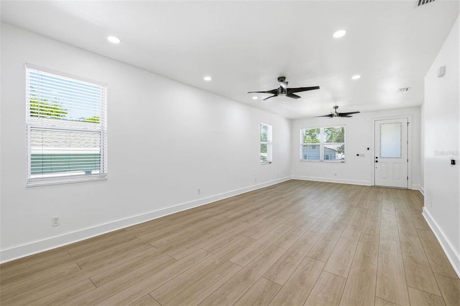 Spacious, unfurnished interior of a new home in , St. Petersburg (Image 15).