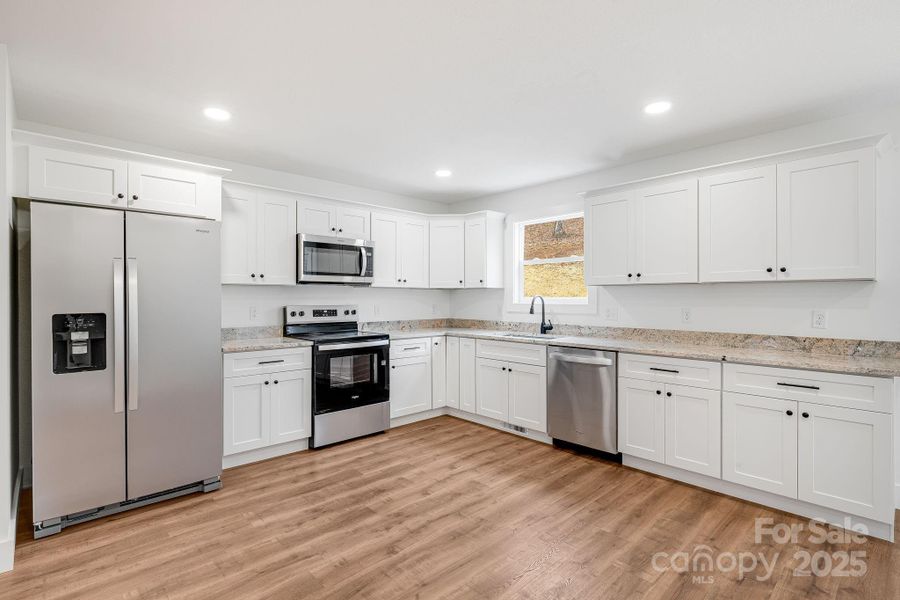 Kitchen appliances all convey