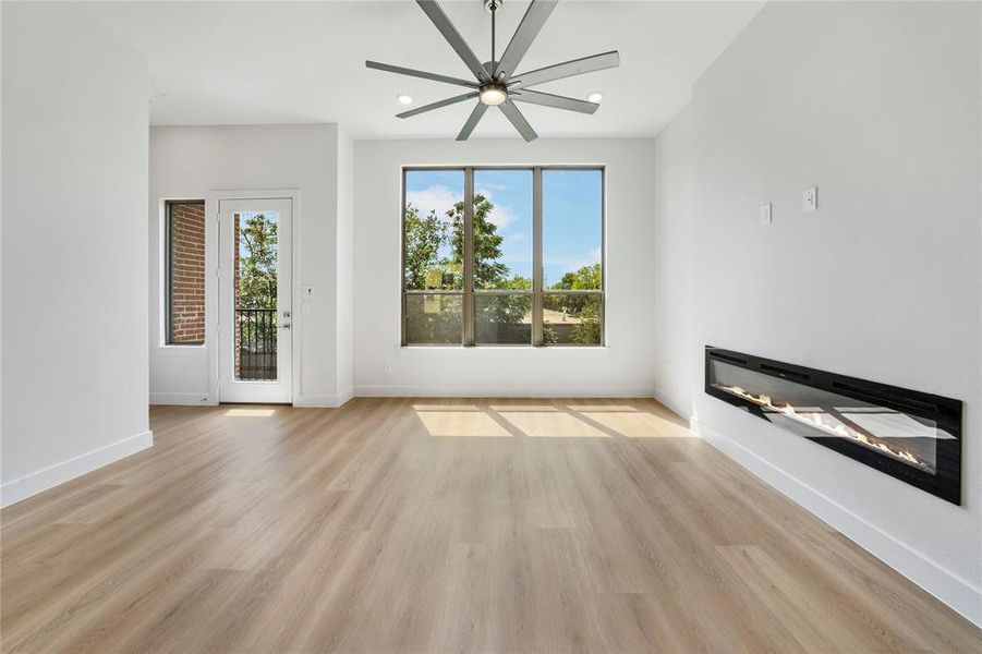 Spacious, unfurnished interior of a new home in , Farmers Branch (Image 24).