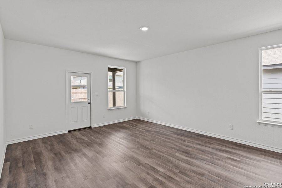 Spacious, unfurnished interior of a new home in Lily Springs, Seguin (Image 14).
