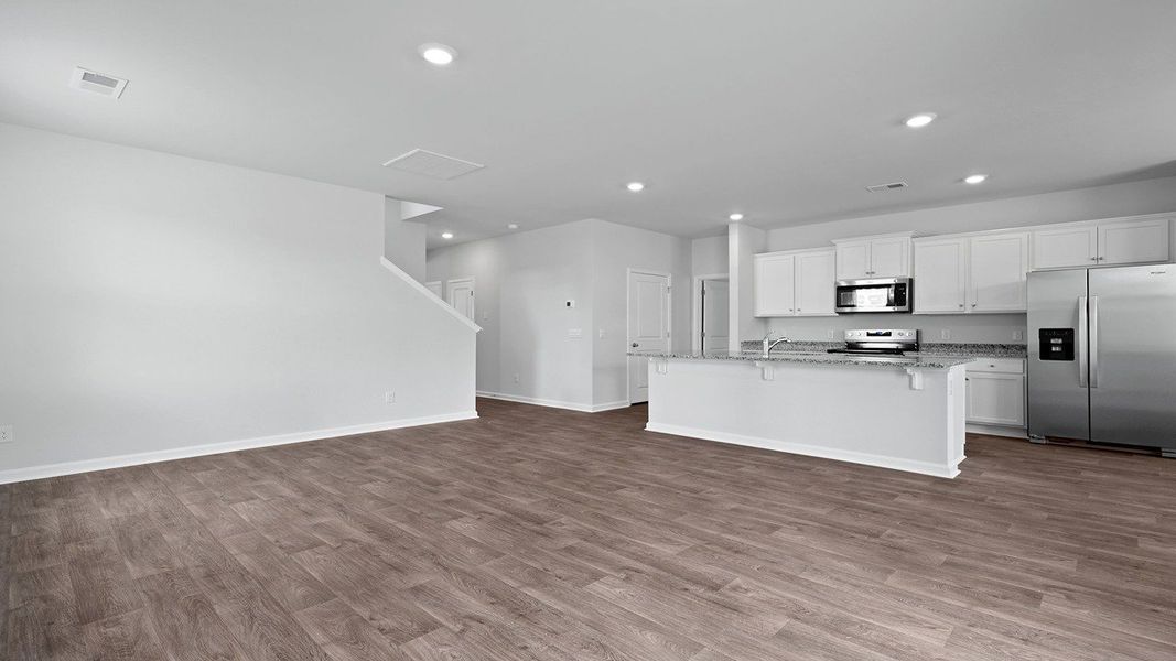 Spacious, unfurnished interior of a new home in Lakeview at Kitfield, Moncks Corner (Image 15).