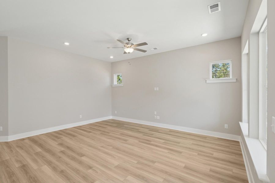 Spacious, unfurnished interior of a new home in , Summerville (Image 20).