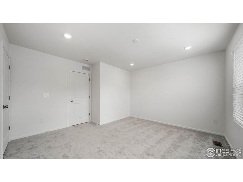 Spacious, unfurnished interior of a new home in , Johnstown (Image 16).
