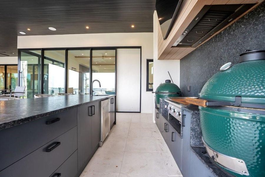 Exterior details and patio area of a home in , Windermere (Image 33).