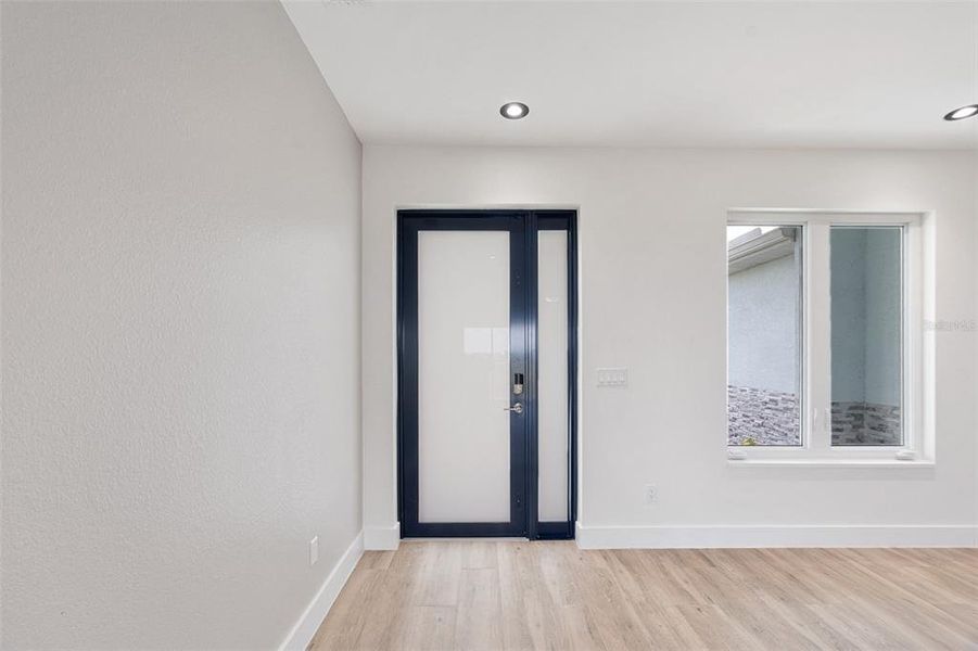 Spacious, unfurnished interior of a new home in , Placida (Image 39).