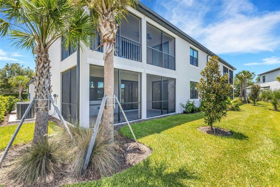 Exterior details and patio area of a home in , Bradenton (Image 3).