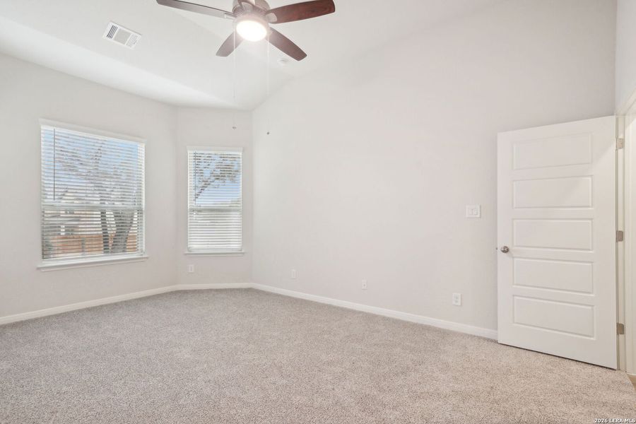 Spacious, unfurnished interior of a new home in Estancia Ranch - Classic Series, San Antonio (Image 32).