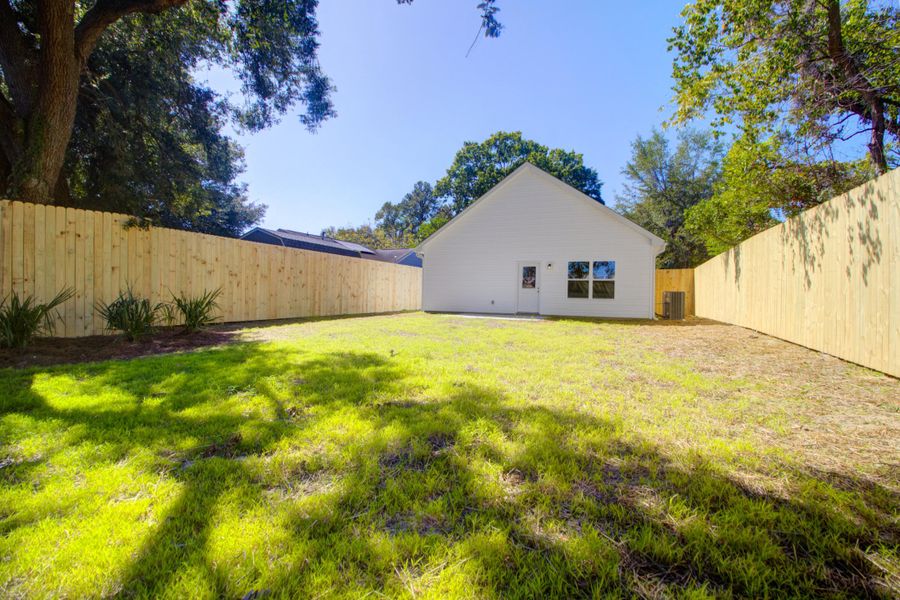 Exterior details and patio area of a home in , North Charleston (Image 3).