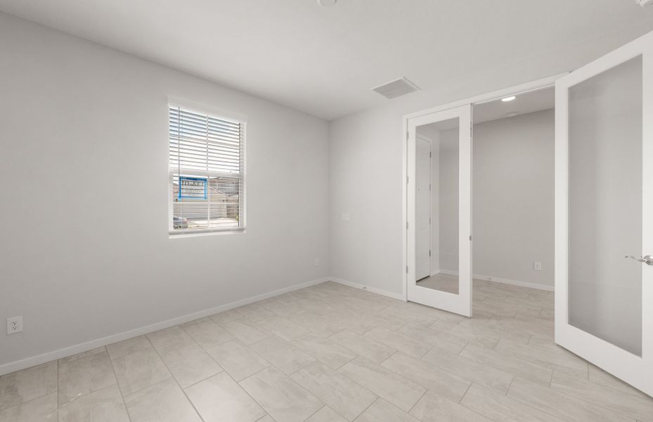 Spacious, unfurnished interior of a new home in Blossom Rock, Apache Junction (Image 24).
