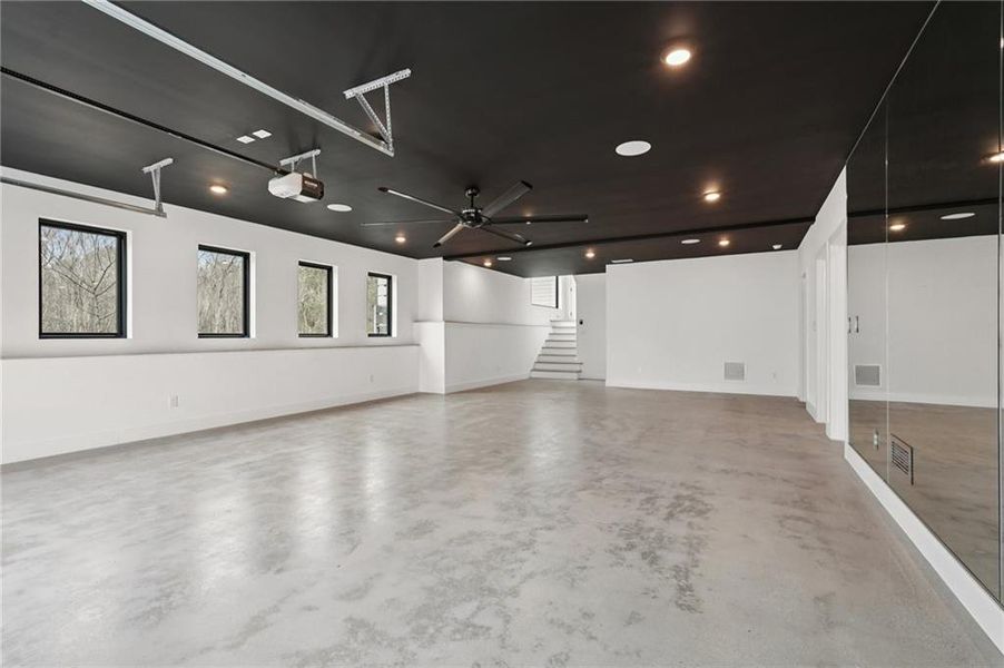 Spacious, unfurnished interior of a new home in , Roswell (Image 87).