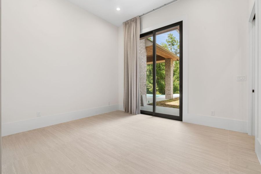 Spacious, unfurnished interior of a new home in , Tomball (Image 41).