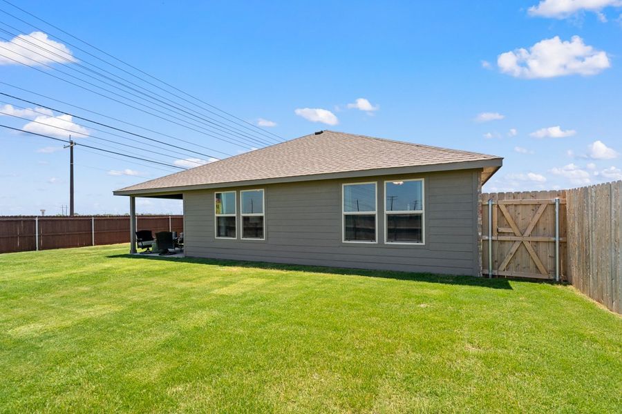 Representative exterior details of a home built from the GLENDALE by D.R. Horton in Faculty Row, Abilene (Image 7).
