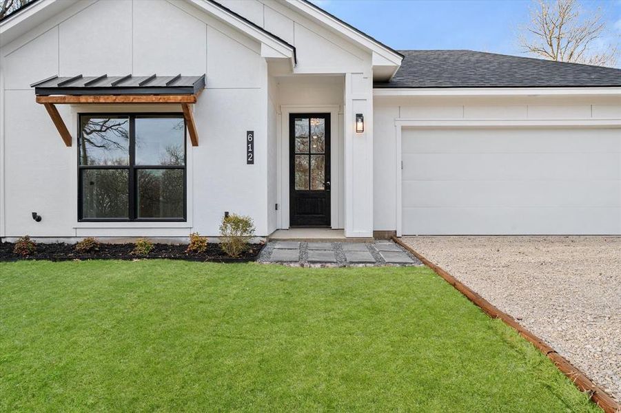 Exterior details and patio area of a home in , Corsicana (Image 4).