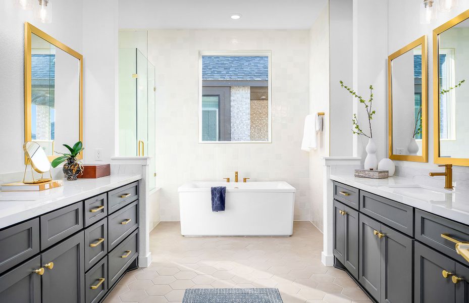 Luxurious Owner's Bath Luxurious Owner's Bath