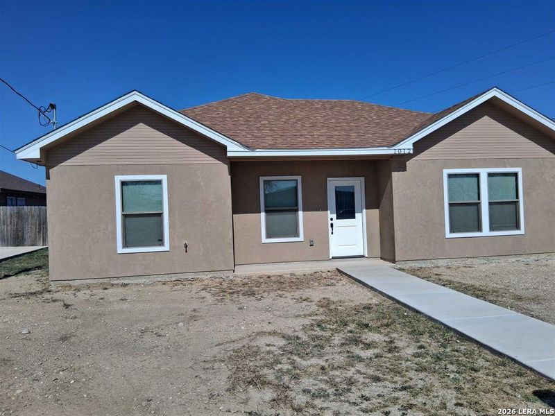 Exterior details and patio area of a home in , Del Rio (Image 21).
