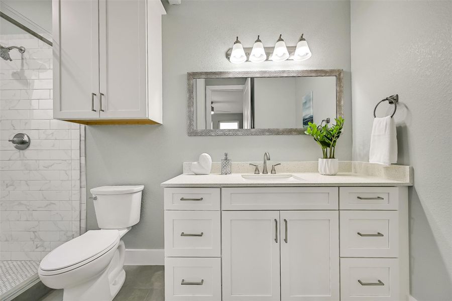 Furnished interior view inside a new home in , Galveston (Image 11).