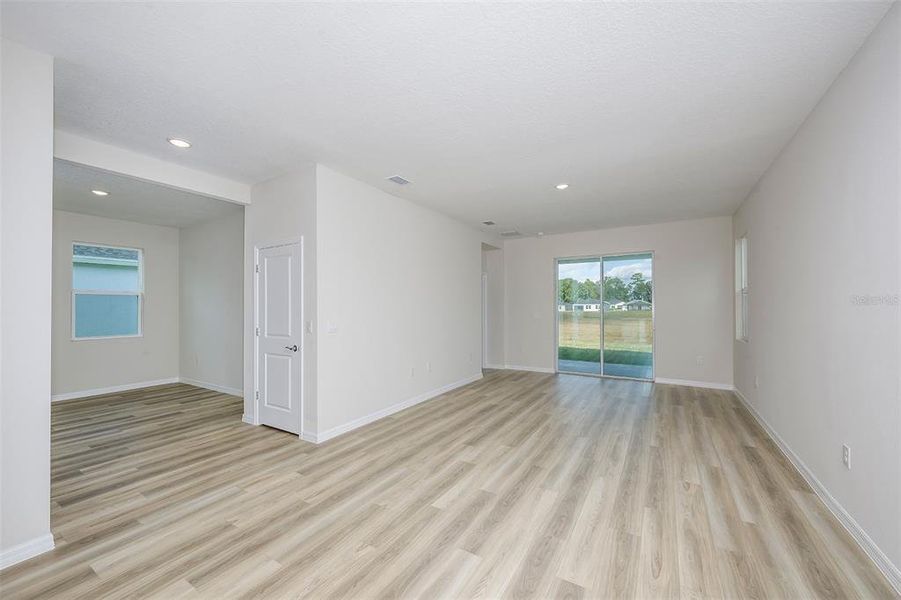 Spacious, unfurnished interior of a new home in Cherrywood Preserve, Ocala (Image 11).