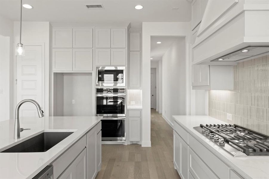 12. 2114 Clairmont - Kitchen (3) 12. 2114 Clairmont - Kitchen (3)