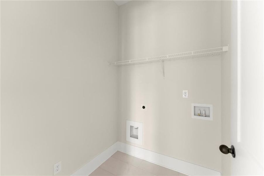 Spacious, unfurnished interior of a new home in Hillgrove Preserve, Powder Springs (Image 48).