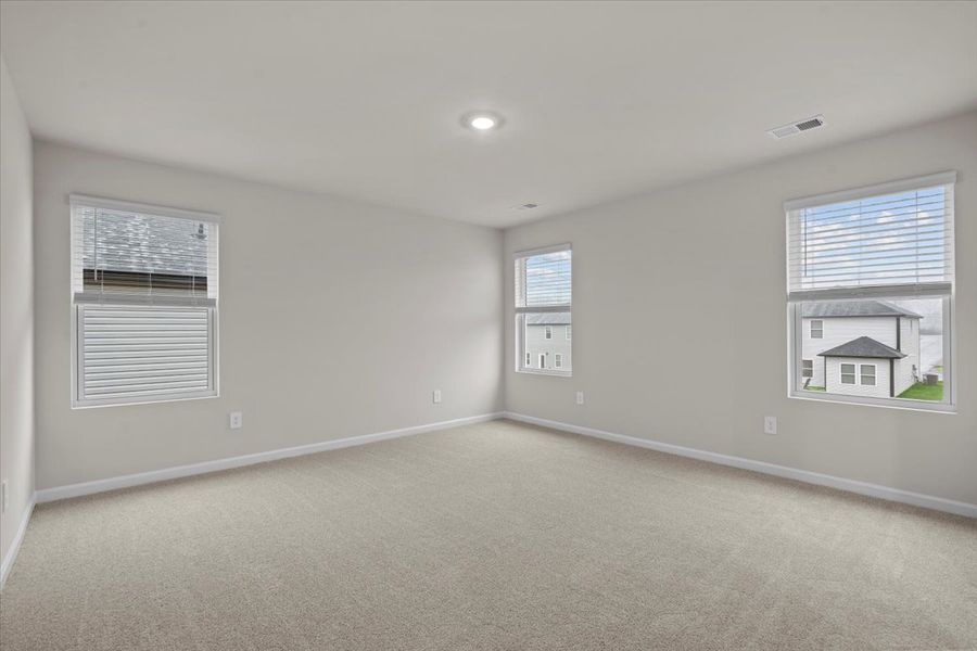 Spacious, unfurnished interior of a new home in Pleasant Brook, Piedmont (Image 15).