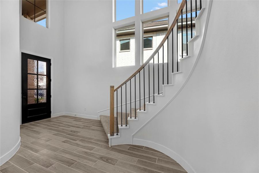 Representative image. Features, selections and colors may vary.