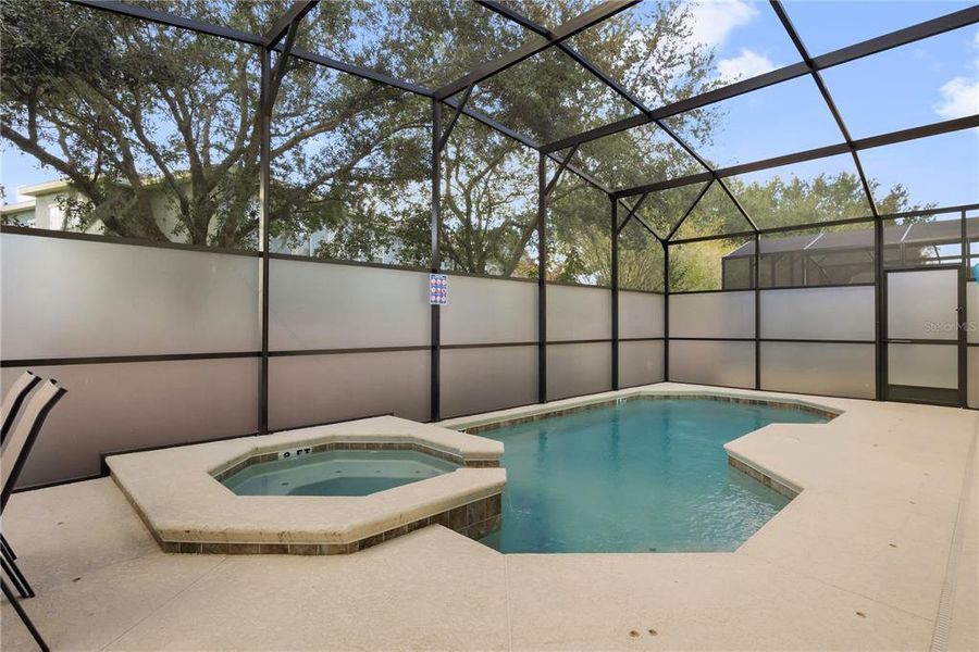 Exterior details and patio area of a home in , Kissimmee (Image 3).
