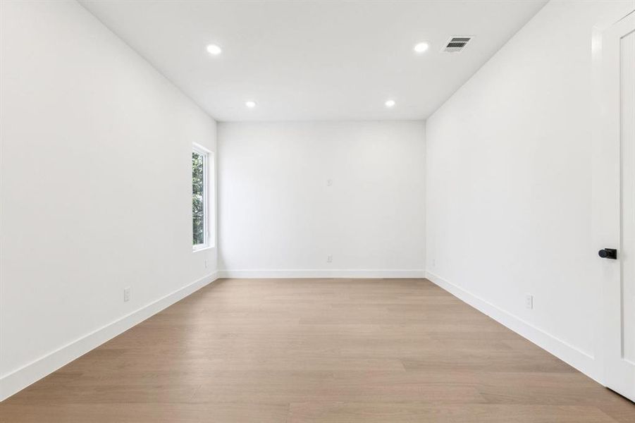 Spacious, unfurnished interior of a new home in , Dallas (Image 22).
