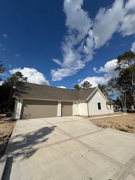 Exterior details and patio area of a home in , Splendora (Image 2).