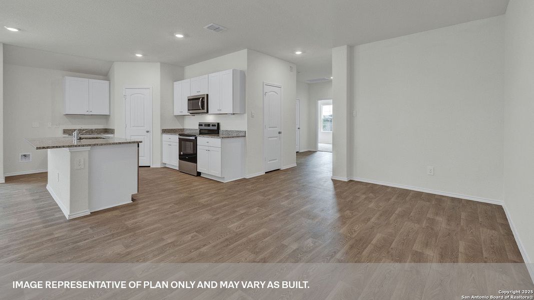 Spacious, unfurnished interior of a new home in Arroyo Ranch, Seguin (Image 19).