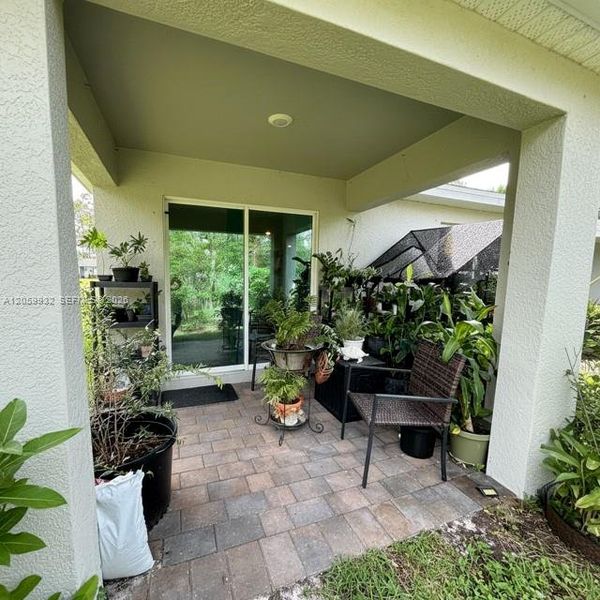 Exterior details and patio area of a home in , Labelle (Image 18).