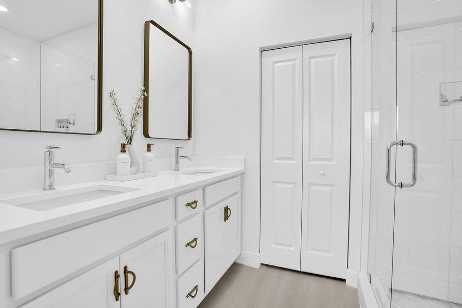Master Bath 1 Master Bath 1