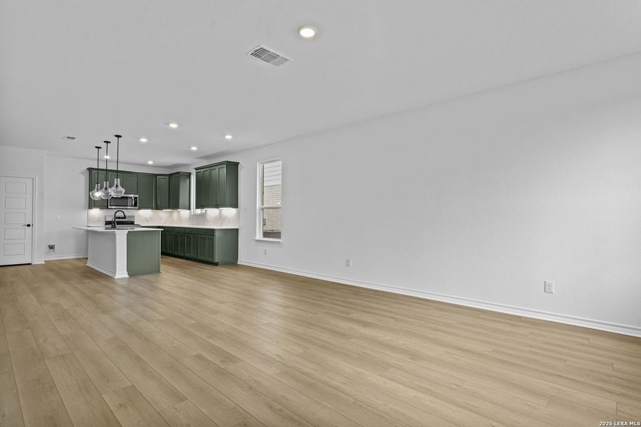 Spacious, unfurnished interior of a new home in Nopal Valley, San Antonio (Image 20). Spacious, unfurnished interior of a new home in Nopal Valley, San Antonio (Image 20).