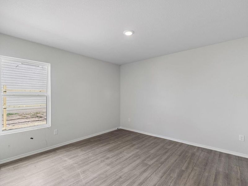 Spacious, unfurnished interior of a new home in , Lufkin (Image 19).