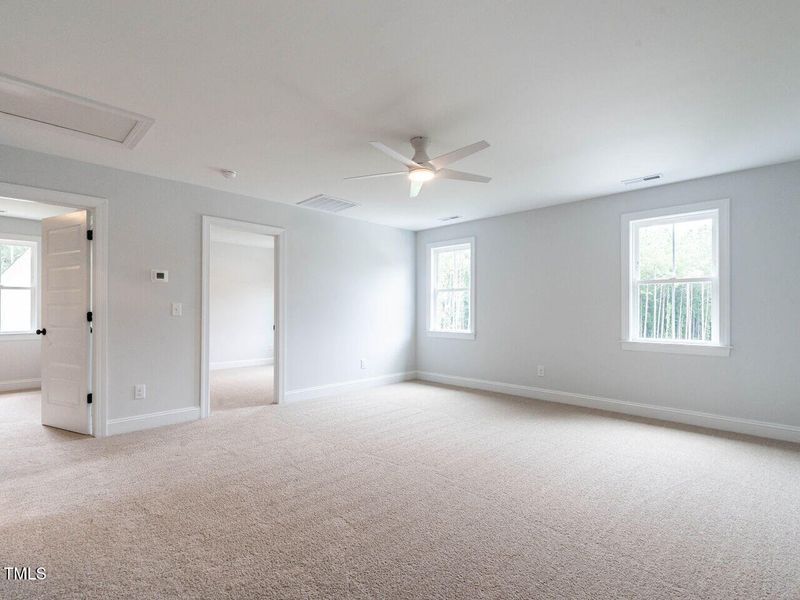 023-1280x960-bonus-room