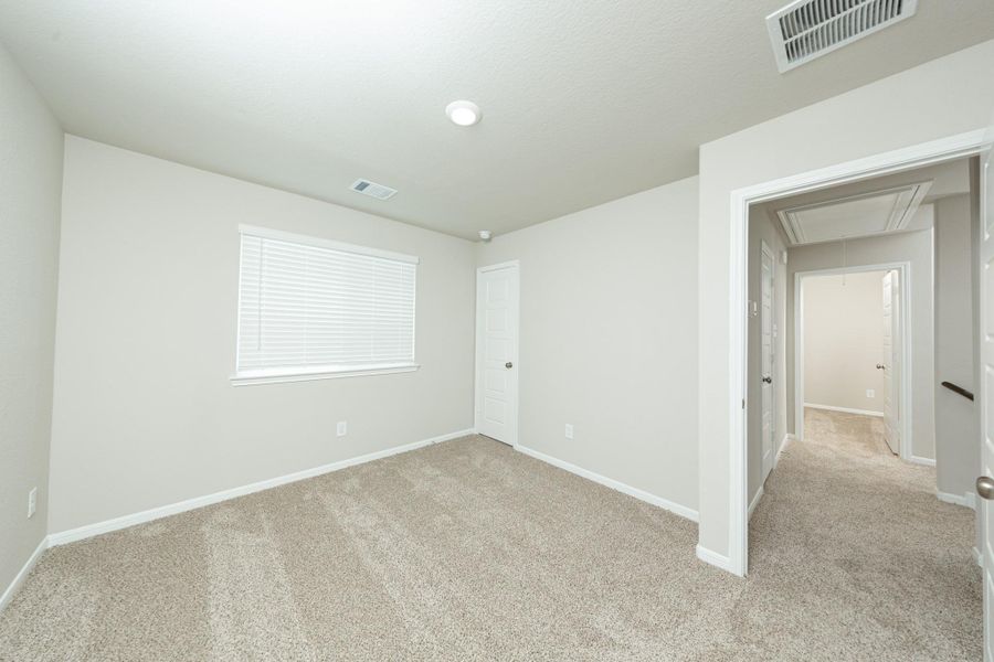 Spacious, unfurnished interior of a new home in Mackenzie Creek, Conroe (Image 20). Spacious, unfurnished interior of a new home in Mackenzie Creek, Conroe (Image 20).