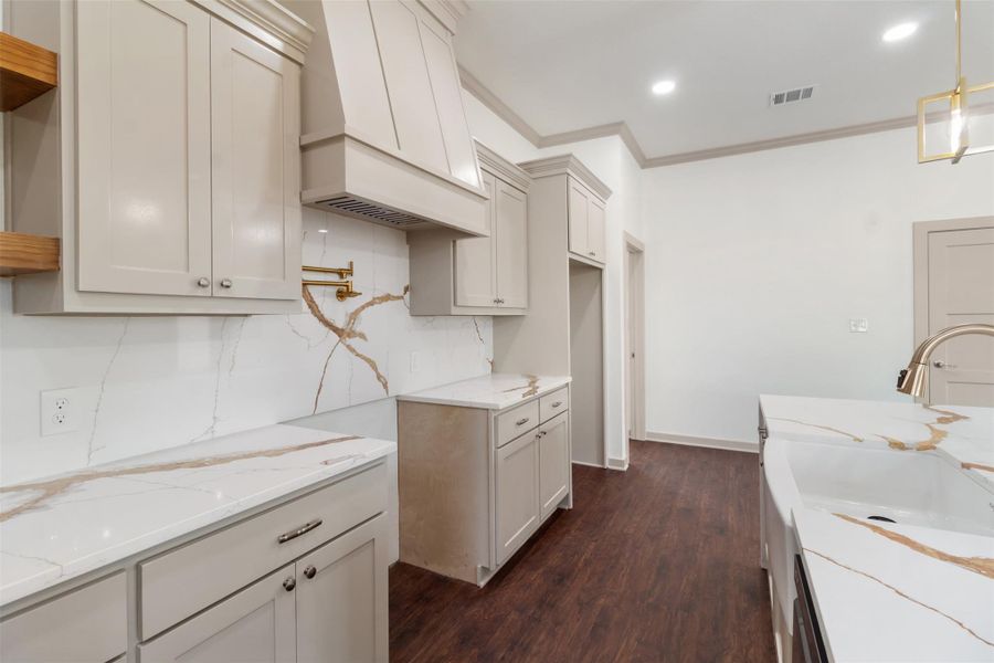 Furnished interior view inside a new home in , Bryan (Image 7).