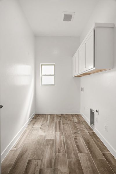 Representative furnished interior of a home built from the Sand Hills by LEH. Homes in Tierra Del Este 90, El Paso (Image 12). Representative furnished interior of a home built from the Sand Hills by LEH. Homes in Tierra Del Este 90, El Paso (Image 12).