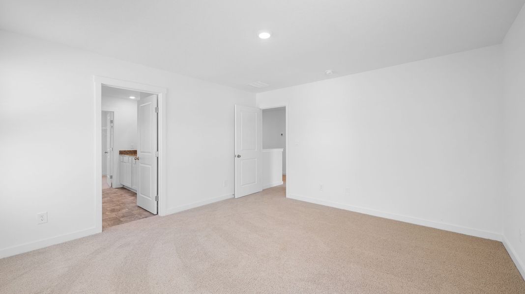 Spacious, unfurnished interior of a new home in Evergreen Landing, Rossville (Image 15).