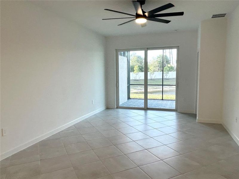 Spacious, unfurnished interior of a new home in , Englewood (Image 13).
