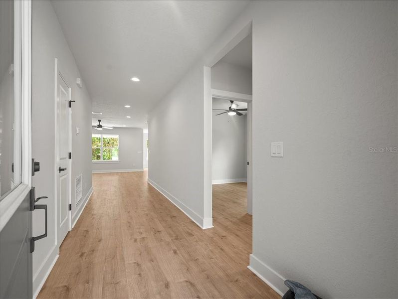 Spacious, unfurnished interior of a new home in , Weeki Wachee (Image 13).