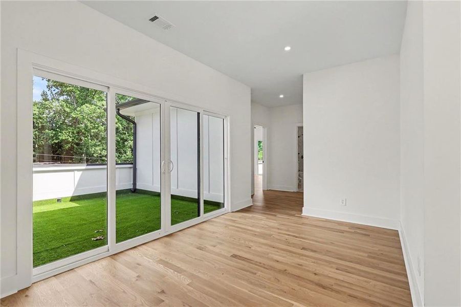 Spacious, unfurnished interior of a new home in , Atlanta (Image 38).