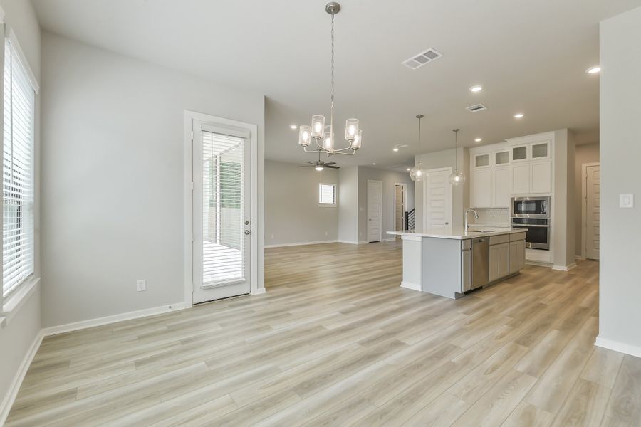 Spacious, unfurnished interior of a new home in Summer Place  35', Montgomery (Image 27).
