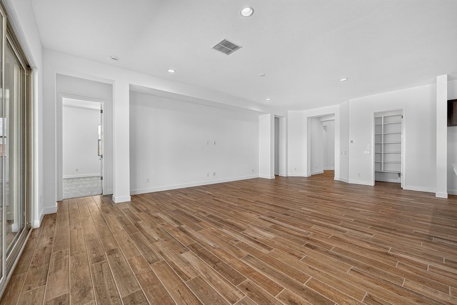 Spacious, unfurnished interior of a new home in Combs Ranch, San Tan Valley (Image 16).
