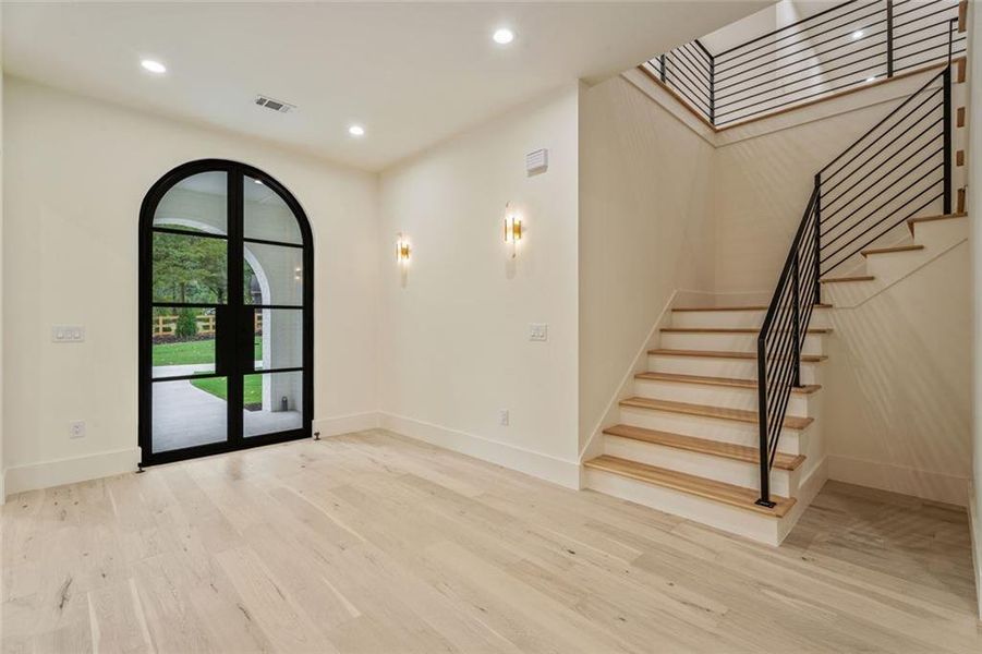 Spacious, unfurnished interior of a new home in , Alpharetta (Image 45).